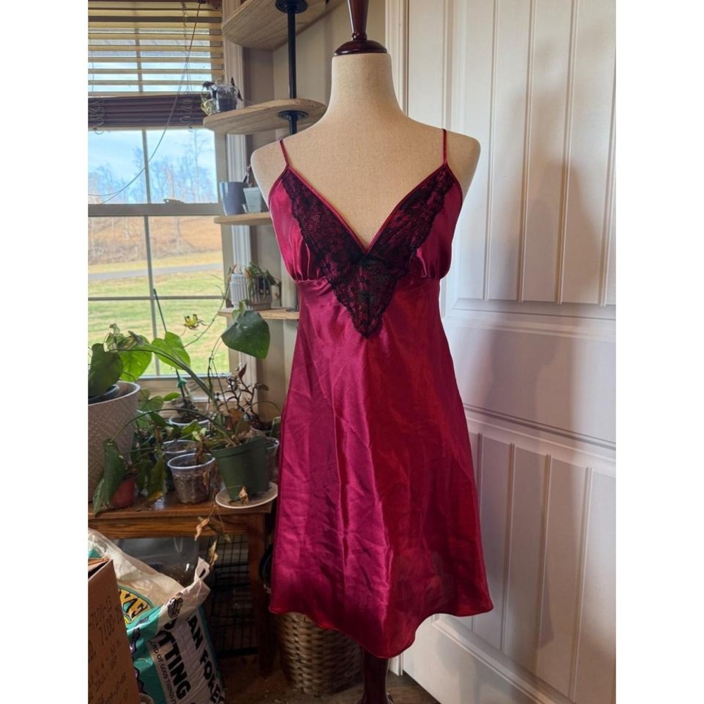 Lilac‎ & London Silk Lace Trim Slip Dress Nightie M Red V-Neck Cami